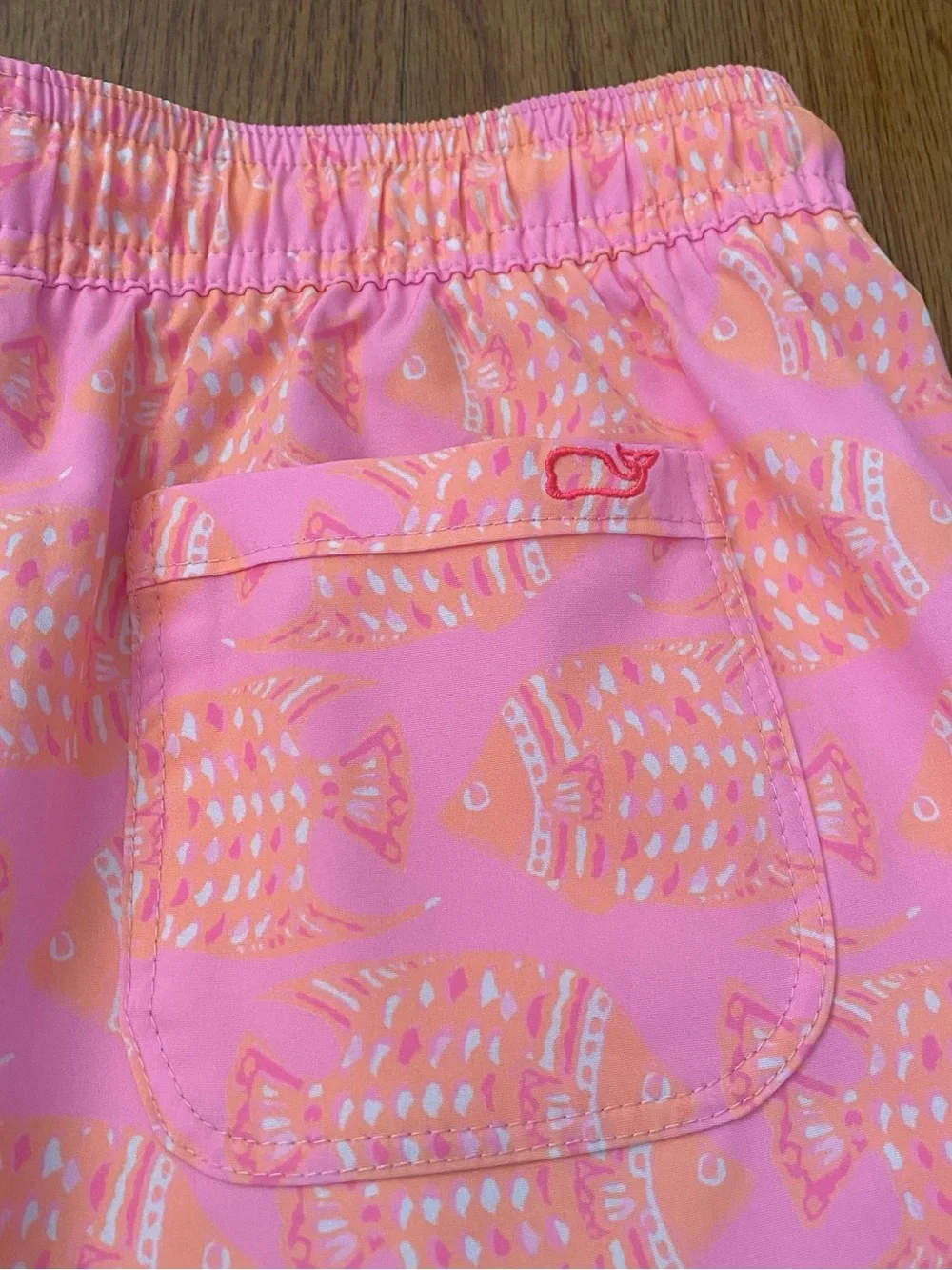 Vineyard Vines Performance Chappy Fish Neon Rosa Girls Shorts